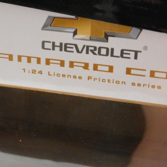 Chevrolet Camaro Copo Friction Series Car 1:24 Scale Black - Picture 2 of 7